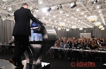 Se forslag til repr&aelig;sentantskabsm&oslash;de