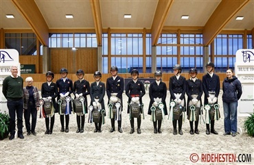 Selina og Delorean i front i BBC