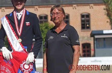 Holdleder Janne M&oslash;ller Jensen fylder rundt