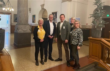 Hestens V&aelig;rn til m&oslash;de med f&oslash;devareministeren