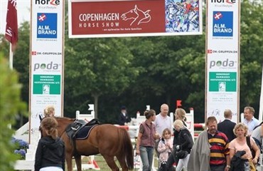 Hj&aelig;lpercamp under Copenhagen Horse show