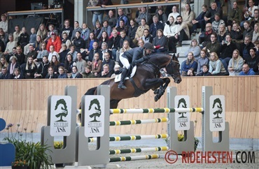 &Aring;bent hus hos Stutteri Ask og Blue Hors