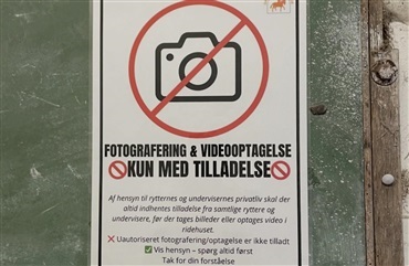 Dalumgaard forbyder nu fotos og video