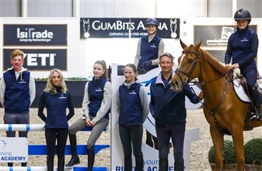 Laura Kj&aelig;rgaard i Young Riders Academy