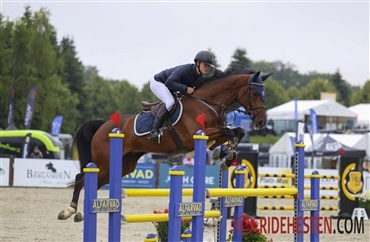 Sloth Kj&aelig;r-s&oslash;stre har succes i Spanien