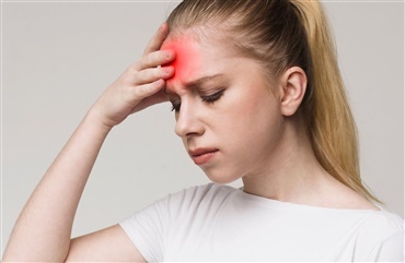 Hjernerystelse: Kvinder s&oslash;ger l&aelig;gehj&aelig;lp for sent