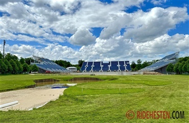 Opbygningen i Versailles skrider frem