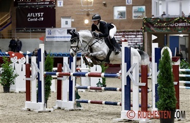 – Hun kan tage alle de r&oslash;de sl&oslash;jer med hjem