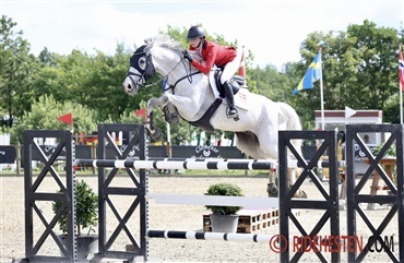 Unge ryttere i storform i Sentower Park