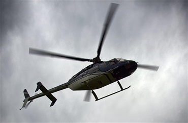 Hest reddet af helikopter efter livsfarligt fald (video)