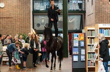 Kentaurerne g&aring;r til ro p&aring; biblioteket