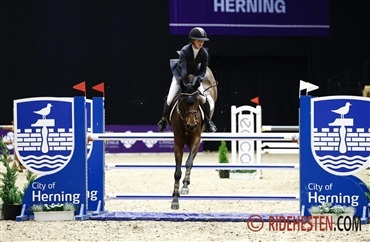 Selma forel&oslash;big 2'er i Ponies Trophy