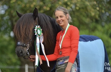 Henriette blev placeret til DM i bueskydning