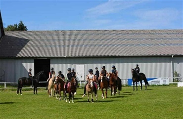 Rideklub trodser kommunal lukning