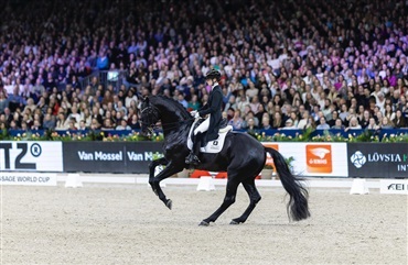 Fry overhalede Werth i Amsterdam