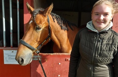 Hestene giver Julie tid med mor