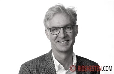 J&oslash;rgen Kold fylder rundt