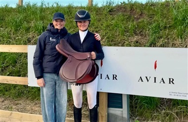 Karoline l&oslash;b med Aviar-sadel til 46.500 kr. 