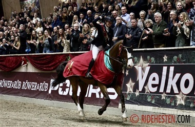 Rikke Heineking skriver Christmas Show-historie (video)