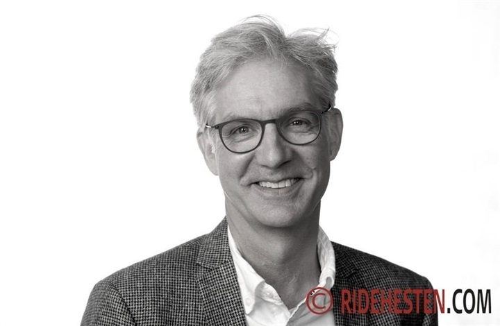 J&oslash;rgen Kold fylder rundt