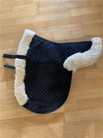 Lammeskindssadelunderlag