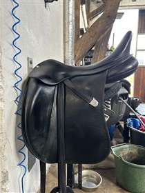 17" Bates Dressursadel