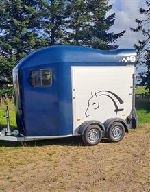 Stor hestetrailer udlejes ved Hammel
