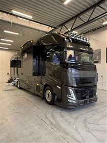 Volvo FH500 AERO 6 HORSES DOUBLE POP-OUT/UP LIMITED