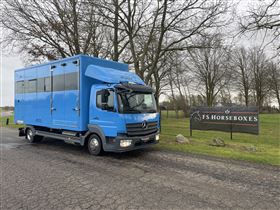 2025 NYHED! Nyopbygget Mercedes Benz Atego 818L (2 heste + living) - Billig vægtafgift!