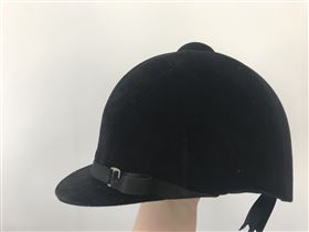 Ny hjelm til pynt/sangskjuler ol.