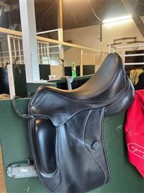 Dressur sadel 17,5