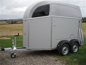 Leje af hestetrailer