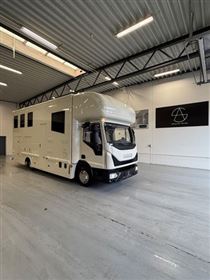 Iveco EUROCARGO 3 HORSES WITH LIVING 7,5 TON