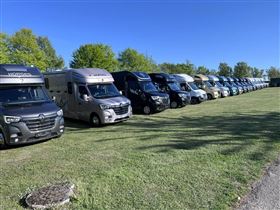 FS HORSEBOXES HAR ÅBENT HELE WEEKENDEN