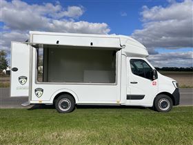 Fabriksny salgsvogn med mange indretningsmuligheder