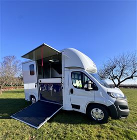 Böckmann 2-hestes Compact 4250kg