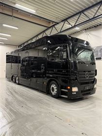 Mercedes-Benz ACTROS 2541 ROELOFSEN 8 HORSES WITH LIVING