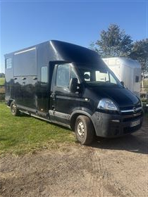 2 hestes til 5 personer