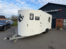 RETTENMAIER Trailer med eksklusiv living.