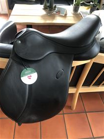 Arena spring sadel ny 17 tommer 43cm i anlæg.