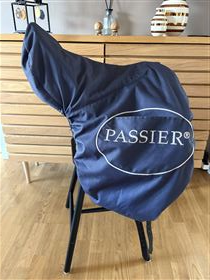 En virkelig pæn og velholdt Passier Optimum mono sadel sælges - Ser ud som ny!