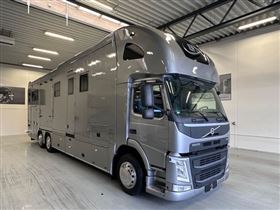 Volvo FM420 STX 8 HORSES WITH LIVING