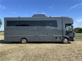 UDLEJES ! Renault Midlum (4 heste og living)