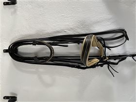 OS kandar med matchende sten på næse- og pandebånd