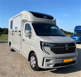 STX 2 heste - Renault Master 2025 - Attraktiv finansiering