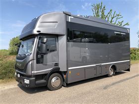 Nyopbygget Iveco - LEHEL (Living og 2heste/3 ponyer)