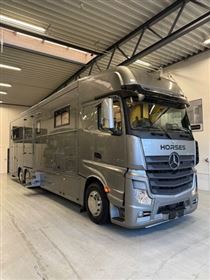 Mercedes-Benz ACTROS GIGASPACE AKX 7 HORSES POP-OUT