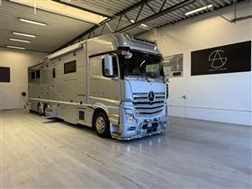 Mercedes-Benz ACTROS 2542 JK 5 HORSES LIVING POP OUT/POP UP