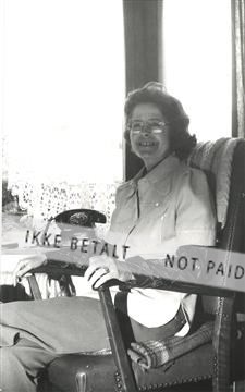 Enid i lænestol.jpg